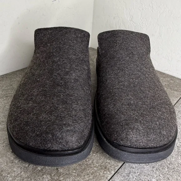 NEW FitFlop Gray Black Felt Slip On Mules Slippers Men’s 11